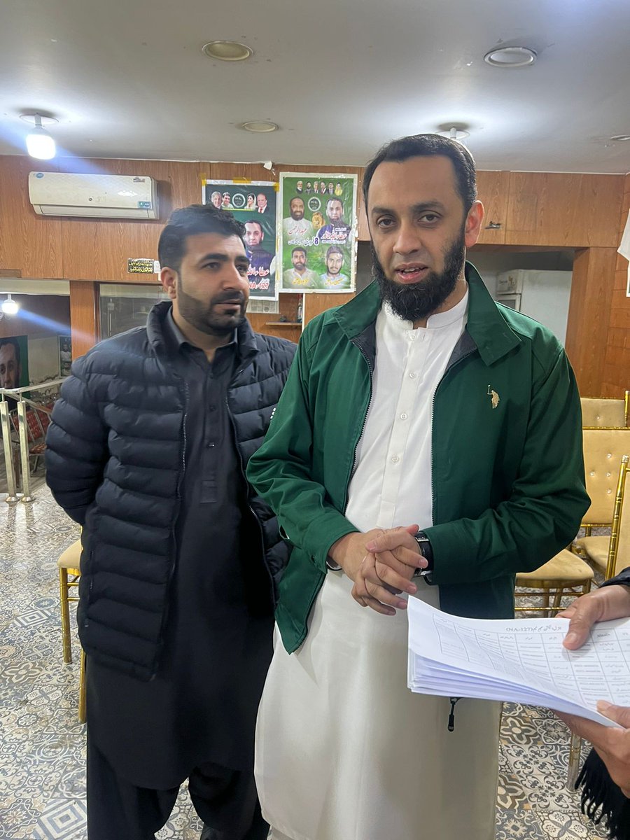 zchumair's tweet photo. الحمدللہ 
الیکشن کمیشن آف پاکستان نے مسلم لیگ (ن) کے لاہور سے قومی اسمبلیNA-127 سے عطاءاللہ تارڑ صاحب کی کامیابی کا نوٹیفیکیشن جاری کردیا.
@TararAttaullah https://t.co/OjQUlzCPij
