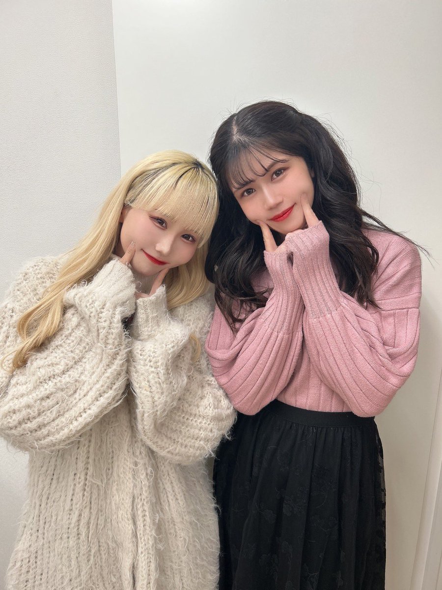risa_ituharu's tweet photo. BANZAI JAPANさんとのツーマンライブ🎤

BANZAI JAPANさんの曲で
コラボできるくらい実力付けて頑張ります❤️‍🔥

またツーマンできますように🌸🥰 https://t.co/XxU9ZxIqCI