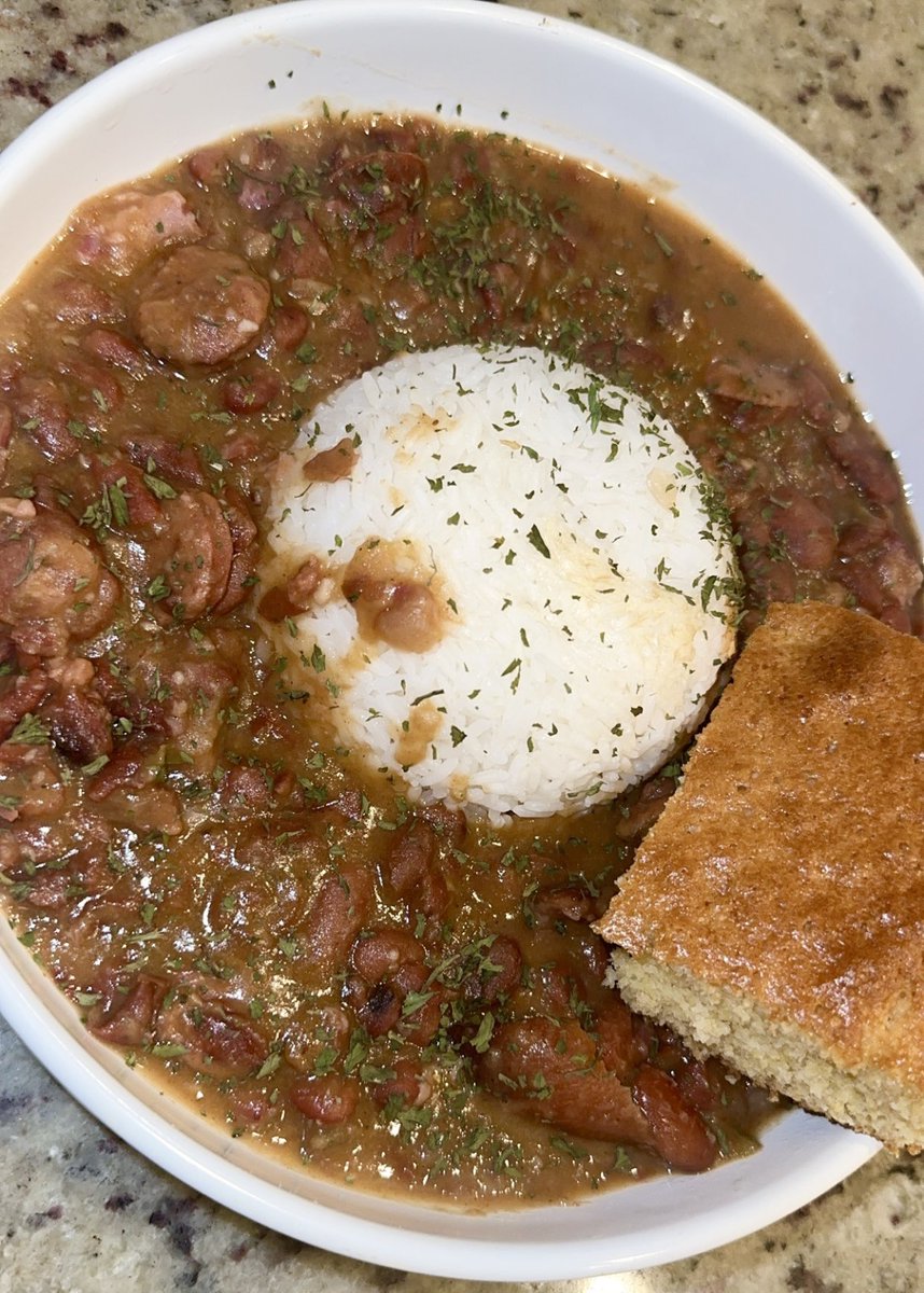 imnotevenachef's tweet photo. red beans &amp; rice. ✨ https://t.co/MYIDxhdAyz