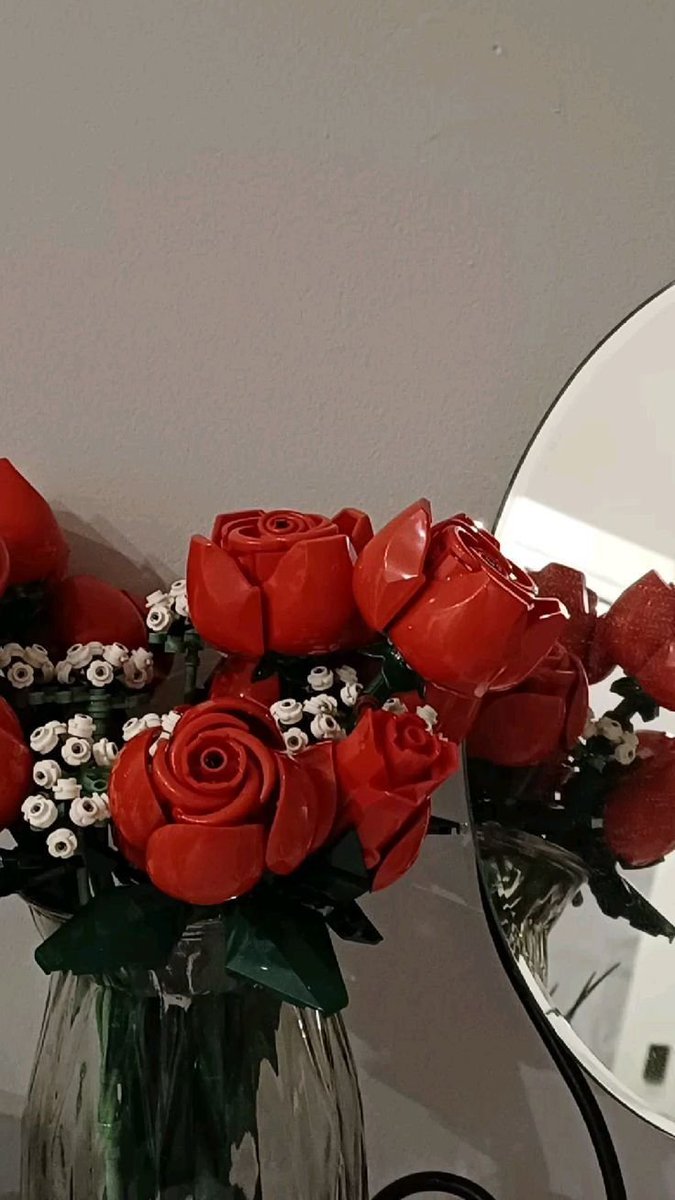 a bouquet of lego roses so your love will never die <3