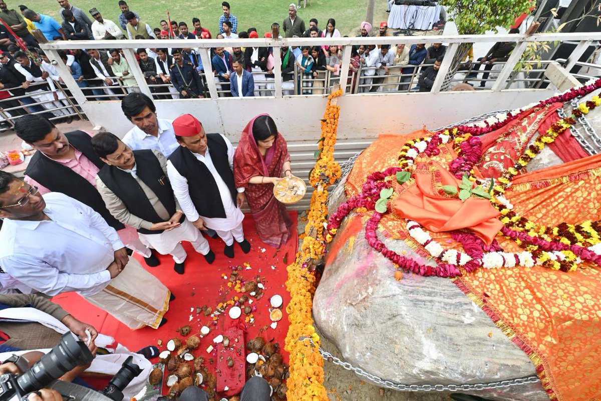 Akhilesh Yadav (@yadavakhilesh) on Twitter photo श्री शालिग्राम भगवान के शुभ आगमन पर स्वागत-दर्शन-पूजन के सौभाग्यशाली क्षण। श्री शालिग्राम भगवान के शुभ आगमन पर स्वागत-दर्शन-पूजन के सौभाग्यशाली क्षण।