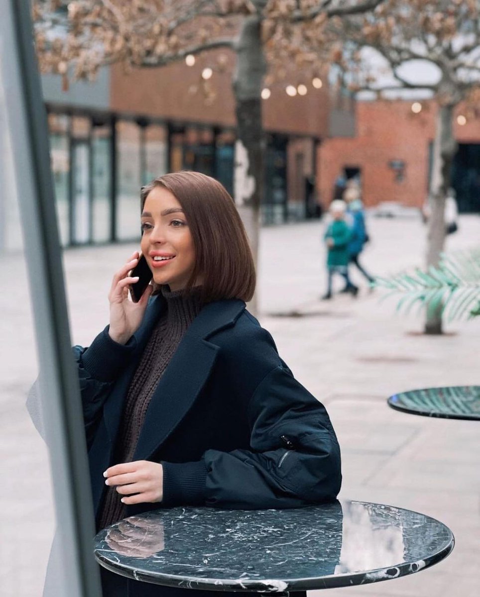 Öğle yemeğinde bile iş beni bırakmıyor. Bugün öğle yemeğinde ne yedin?