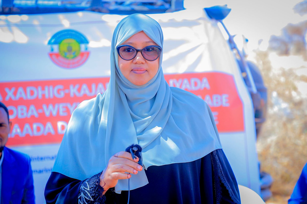 Mowrdsl's tweet photo. @nafisadg has officially inaugurated three new Haffir Dams in the Mureec, Dhooba-wayne, and God-waraabe regions at Oodweyne District.
🚰 This significant milestone is a crucial step towards achieving water sustainability in our country.
#WaterAccessibility #SLwater https://t.co/TW3nzozb1h