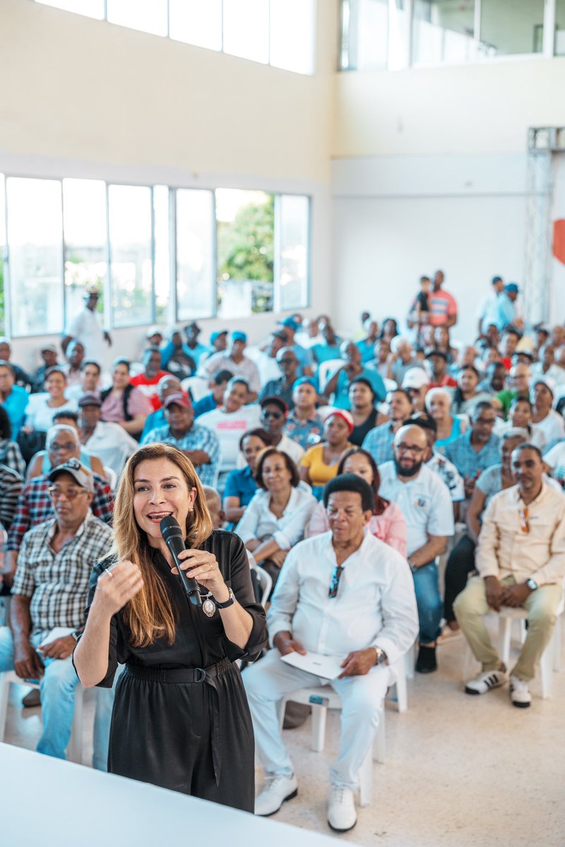 CarolinaMejiaG's tweet photo. Mi compromiso con los capitaleños es trabajar para dignificar, llevarles bienestar y procurar que tengan las mejores condiciones que merecen. 

Gracias Pepe Abreu, Jacobo Ramos, Gabriel del Río y las centrales sindicales por el gran respaldo. ¡Seguiremos transformando a SD! https://t.co/Ml69hYYSuW