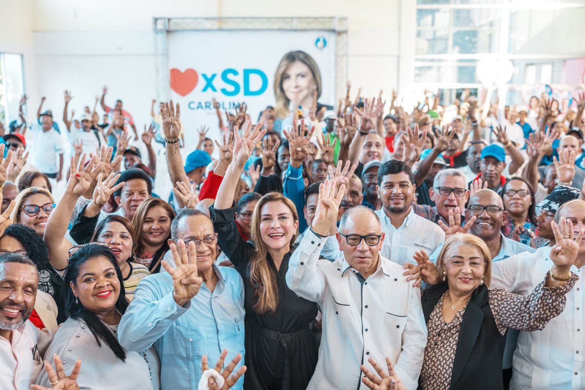 CarolinaMejiaG's tweet photo. Mi compromiso con los capitaleños es trabajar para dignificar, llevarles bienestar y procurar que tengan las mejores condiciones que merecen. 

Gracias Pepe Abreu, Jacobo Ramos, Gabriel del Río y las centrales sindicales por el gran respaldo. ¡Seguiremos transformando a SD! https://t.co/Ml69hYYSuW