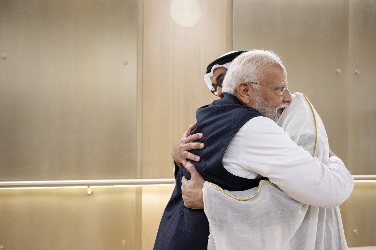 MohamedBinZayed's tweet photo. आज मैंने अबू धाबी में भारतीय प्रधानमंत्री श्री नरेन्द्र मोदी से मुलाकात की, जहाँ हमने अर्थव्यवस्था, निवेश, व्यापार, ऊर्जा और प्रौद्योगिकी जैसे विभिन्न क्षेत्रों में द्विपक्षीय संबंधों को आगे बढ़ाने के तरीकों पर चर्चा की। संयुक्त अरब अमीरात और भारत द्विपक्षीय रणनीतिक साझेदारी विकसित करने की उत्सुकता से एकजुट हैं। इसका उद्देश्य आगे की प्रगति हासिल करना और हमारे लोगों के लिए बेहतर भविष्य का निर्माण करना है।