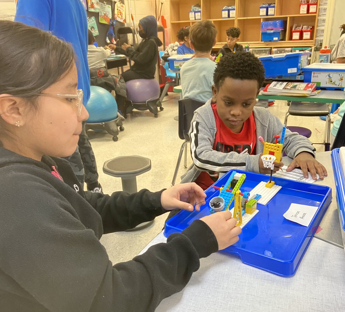 Day 2 @supersapienza data collection using Lego Essential Kit Free Throw. @GutermuthES students in Mr Pierce’s class used problem solving skills to find the perfect combination to shoot from. @LEGO_Education