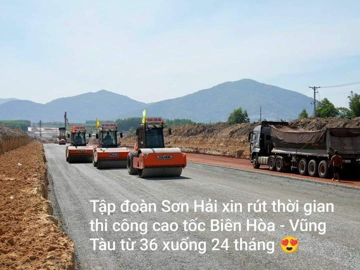 thuygiangvu's tweet photo. "Về tiến độ lúc đầu chủ đầu tư đưa ra 36 tháng nhưng Tập đoàn Sơn Hải chủ động xin rút ngắn còn 24 tháng. Nhưng với tiến độ hiện tại, lực lượng thi công mạnh, đều đặn như hiện nay thì không đến 24 tháng đơn vị thi công sẽ hoàn thành dự án", chỉ huy trư https://t.co/lqjrWKp9Px