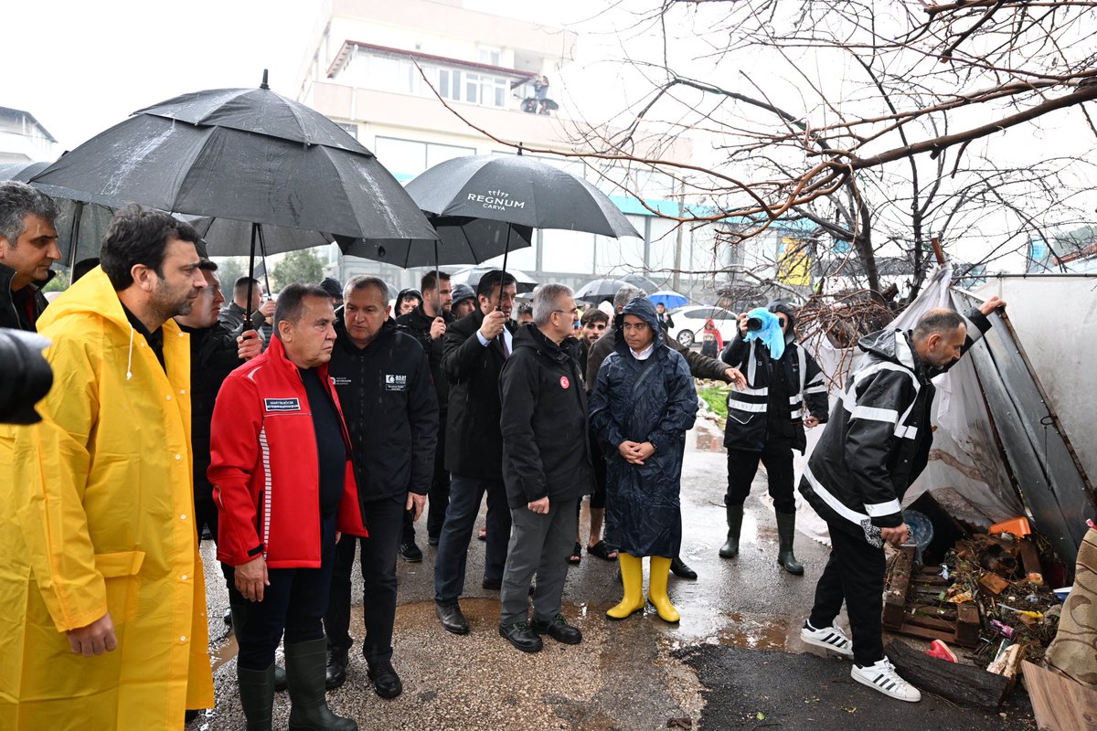 BocekMuhittin's tweet photo. İçişleri Bakan Yardımcımız Sn. Münir Karaloğlu (@munirkaraloglu) ve Antalya Valimiz Sn. Hulusi Şahin ile Kepez Güneş Mahallesi'nde selden olumsuz etkilenen vatandaşlarımızı ziyaret ettik. 

Antalya'mızda 1450 personel ile çalışmalarımıza canla başla devam ediyoruz. https://t.co/IE6MWZZrVc
