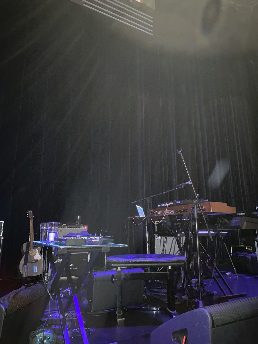 takemas13928201's tweet photo. 2024.2.13
#MeshellNdegeocello(vo,b) 2nd show
#JustinHicks(vo)#JebinBruni(Key)
#ChristopherBruce(g)#AbrahamRounds(dr)#KyleMiles(b)#ミシェル・ンデゲオチェロ #ビルボードライブ東京
東京公演最終ステージ。
ジェビンのキーボード・ワークは効果音のような音色を多用した個性的な演奏。
(1/3) https://t.co/3pWz9NLvEt