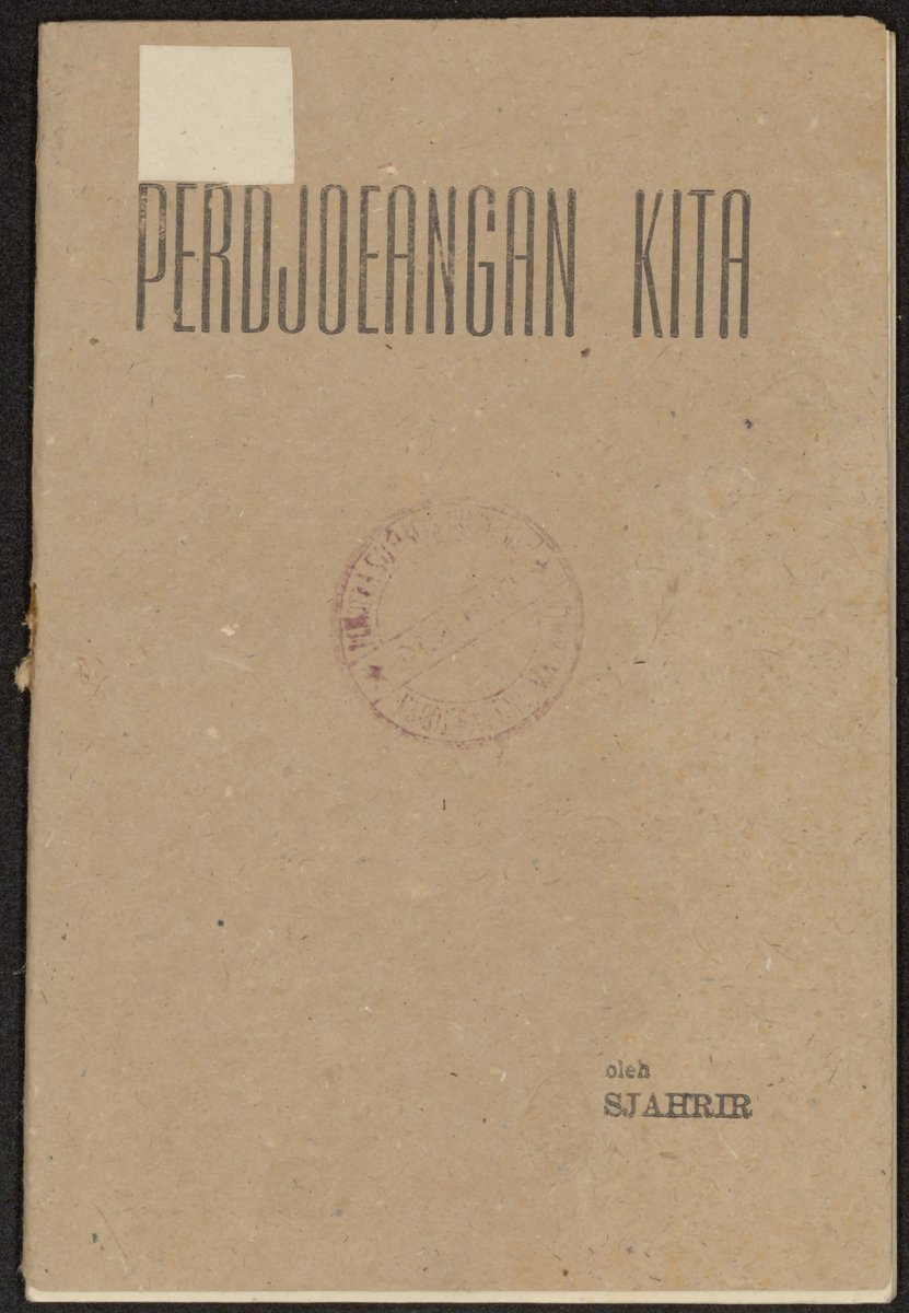 potretlawas's tweet photo. Dalam Perdjoeangan Kita, Sjahrir menulis, pemuda harus dididik supaya tak merendah jadi binatang kelahi. Dididik agar bercita-cita, agar ada kesadaran yang jernih atas  perjuangan rakyat dan kemanusiaan.

Hari-hari ini — pemuda? Tenang, ada ayah, ada paman, ada bawahan-bawahan. https://t.co/CrYUfyeryc