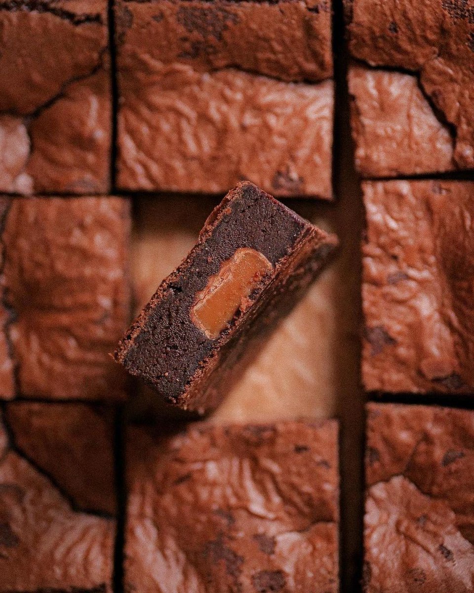 Struggling for a last minute Valentine's gift for your partner? Use any leftover chocolates you have around the house and turn them into mouth-watering brownies! 🍫 Check out nikkicoyne's recipe on Instagram for how to use up your leftover Quality Street... 🍬