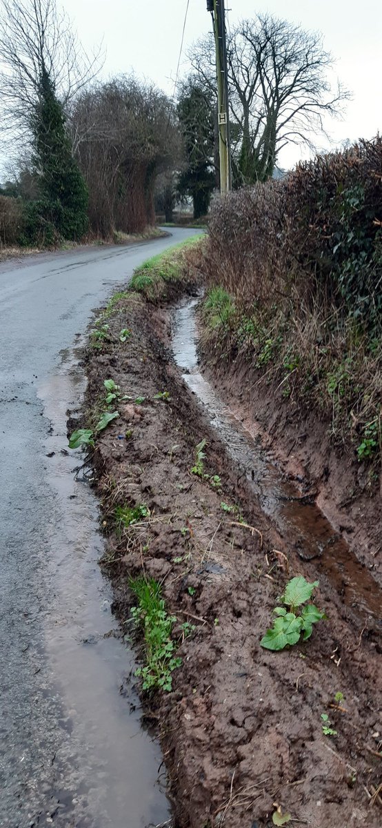 HWFRSHydrants's tweet photo. Different week, different area, same weather 🌧. I tried a dam to divert the water away from the hydrant pit to allow me to dig, inspect and test it. I had to dig the silt out anyway, so put it to good use before disposing of it afterwards. These conditions just slow my progress. https://t.co/yiXvlDyB32