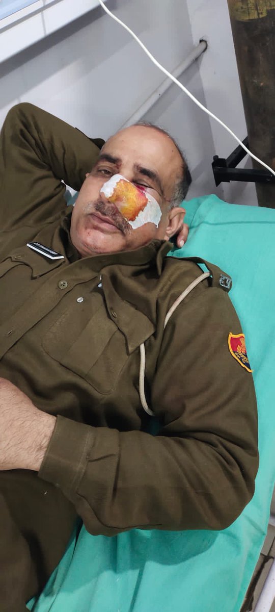 Haryana Police (@police_haryana) on Twitter photo рдкреБрд▓рд┐рд╕ рджреНрд╡рд╛рд░рд╛ рд╡рд╛рдЯрд░ рдХреИрдирди, рдЕрд╢реНрд░реБ рдЧреИрд╕ рддрдерд╛ рд╣рд▓реНрдХреЗ рдмрд▓ рдХрд╛ рдЗрд╕реНрддреЗрдорд╛рд▓ рдХрд░ рдХрд╛рдиреВрди рд╡реНрдпрд╡рд╕реНрдерд╛ рдмрдирд╛рдП рд░рдЦреА рдЧрдИредрдкрдерд░рд╛рд╡ рдХреЗ рджреМрд░рд╛рди 24 рдкреБрд▓рд┐рд╕рдХрд░реНрдорд┐рдпреЛрдВ рдХреЛ рдЖрдИ рдЧрдВрднреАрд░ рдЪреЛрдЯреЗрдВред рдЗрди рдкреБрд▓рд┐рд╕рдХрд░реНрдорд┐рдпреЛрдВ рдореЗрдВ 15 рдкреБрд▓рд┐рд╕рдХрд░реНрдореА рд╢рдореНрднреВ рдмреЙрд░реНрдбрд░ рдкрд░ рдбреНрдпреВрдЯреА рдХреЗ рджреМрд░рд╛рди рдШрд╛рдпрд▓ рд╣реБрдП рдЬрдмрдХрд┐ 9 рдкреБрд▓рд┐рд╕рдХрд░реНрдореА рджрд╛рддрд╛ рд╕рд┐рдВрд╣ рдмреЙрд░реНрдбрд░ рдЬреАрдВрдж рдореЗрдВ рд╣реБрдП рдШрд╛рдпрд▓ред <a href="/ssk303/">Shatrujeet Kapur</a> рдкреБрд▓рд┐рд╕ рджреНрд╡рд╛рд░рд╛ рд╡рд╛рдЯрд░ рдХреИрдирди, рдЕрд╢реНрд░реБ рдЧреИрд╕ рддрдерд╛ рд╣рд▓реНрдХреЗ рдмрд▓ рдХрд╛ рдЗрд╕реНрддреЗрдорд╛рд▓ рдХрд░ рдХрд╛рдиреВрди рд╡реНрдпрд╡рд╕реНрдерд╛ рдмрдирд╛рдП рд░рдЦреА рдЧрдИредрдкрдерд░рд╛рд╡ рдХреЗ рджреМрд░рд╛рди 24 рдкреБрд▓рд┐рд╕рдХрд░реНрдорд┐рдпреЛрдВ рдХреЛ рдЖрдИ рдЧрдВрднреАрд░ рдЪреЛрдЯреЗрдВред рдЗрди рдкреБрд▓рд┐рд╕рдХрд░реНрдорд┐рдпреЛрдВ рдореЗрдВ 15 рдкреБрд▓рд┐рд╕рдХрд░реНрдореА рд╢рдореНрднреВ рдмреЙрд░реНрдбрд░ рдкрд░ рдбреНрдпреВрдЯреА рдХреЗ рджреМрд░рд╛рди рдШрд╛рдпрд▓ рд╣реБрдП рдЬрдмрдХрд┐ 9 рдкреБрд▓рд┐рд╕рдХрд░реНрдореА рджрд╛рддрд╛ рд╕рд┐рдВрд╣ рдмреЙрд░реНрдбрд░ рдЬреАрдВрдж рдореЗрдВ рд╣реБрдП рдШрд╛рдпрд▓ред <a href="/ssk303/">Shatrujeet Kapur</a>