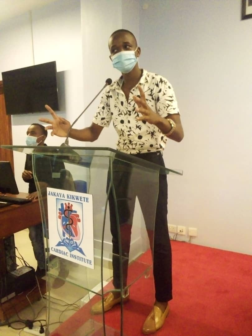 dir_wyclif's tweet photo. @dir wyclif
" upendo ni hali ya kumthamini asiyekuthamini, kumpenda asiyekupenda, kumjali asiyekujali na kujinyenyekeza kwa ajikwezea na mwisho kuwa mjinga kwa mwelevu"
  <<&amp;  Ishi kwa logic>>> https://t.co/JqHswvFbp2