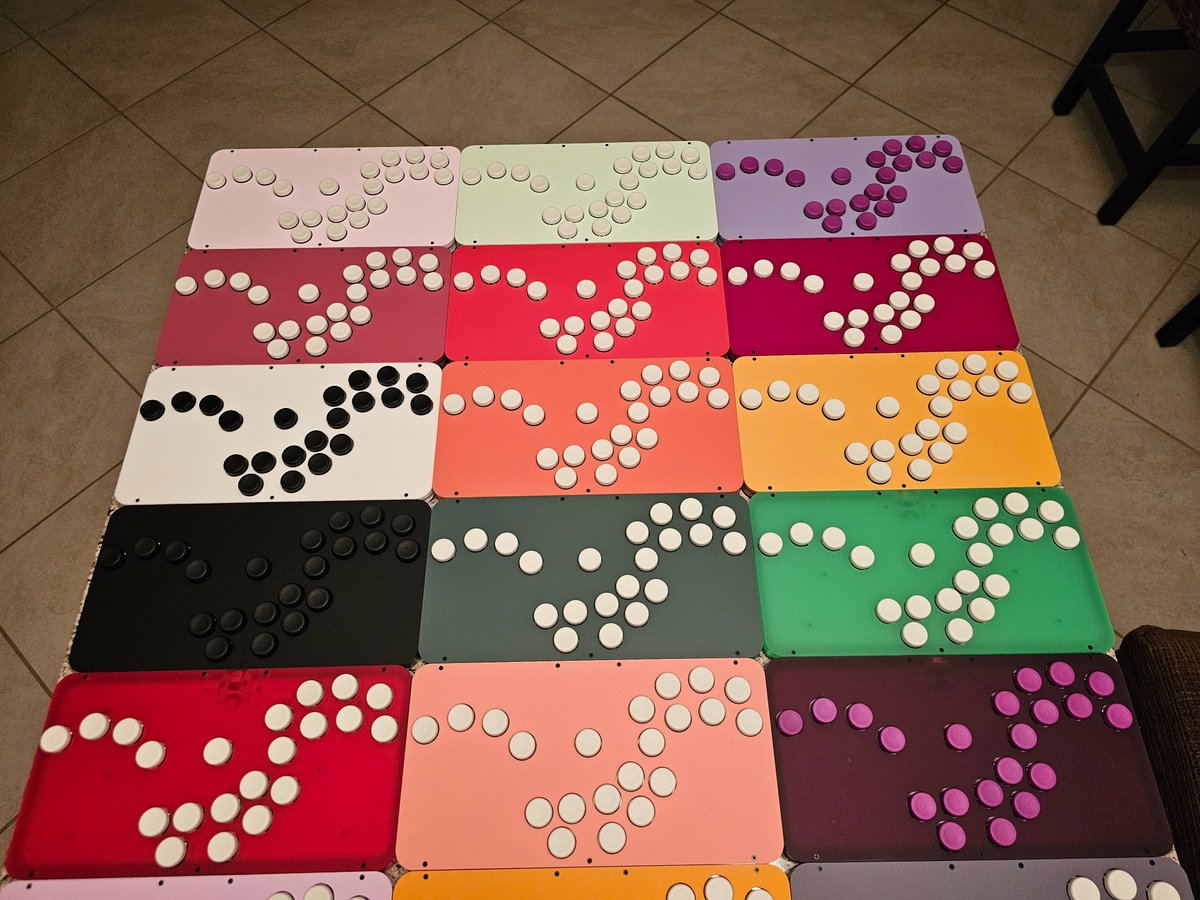 CubsAZ's tweet image. My biggest batch of Oblongs yet! I have 30 unique designs for @Genesis_Smash this weekend so make sure to swing by the @RectangleCorner booth and say hi!