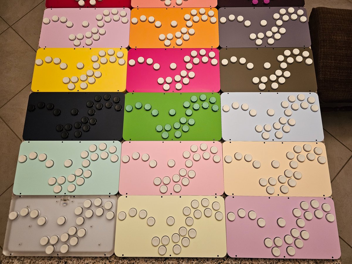 CubsAZ's tweet image. My biggest batch of Oblongs yet! I have 30 unique designs for @Genesis_Smash this weekend so make sure to swing by the @RectangleCorner booth and say hi!