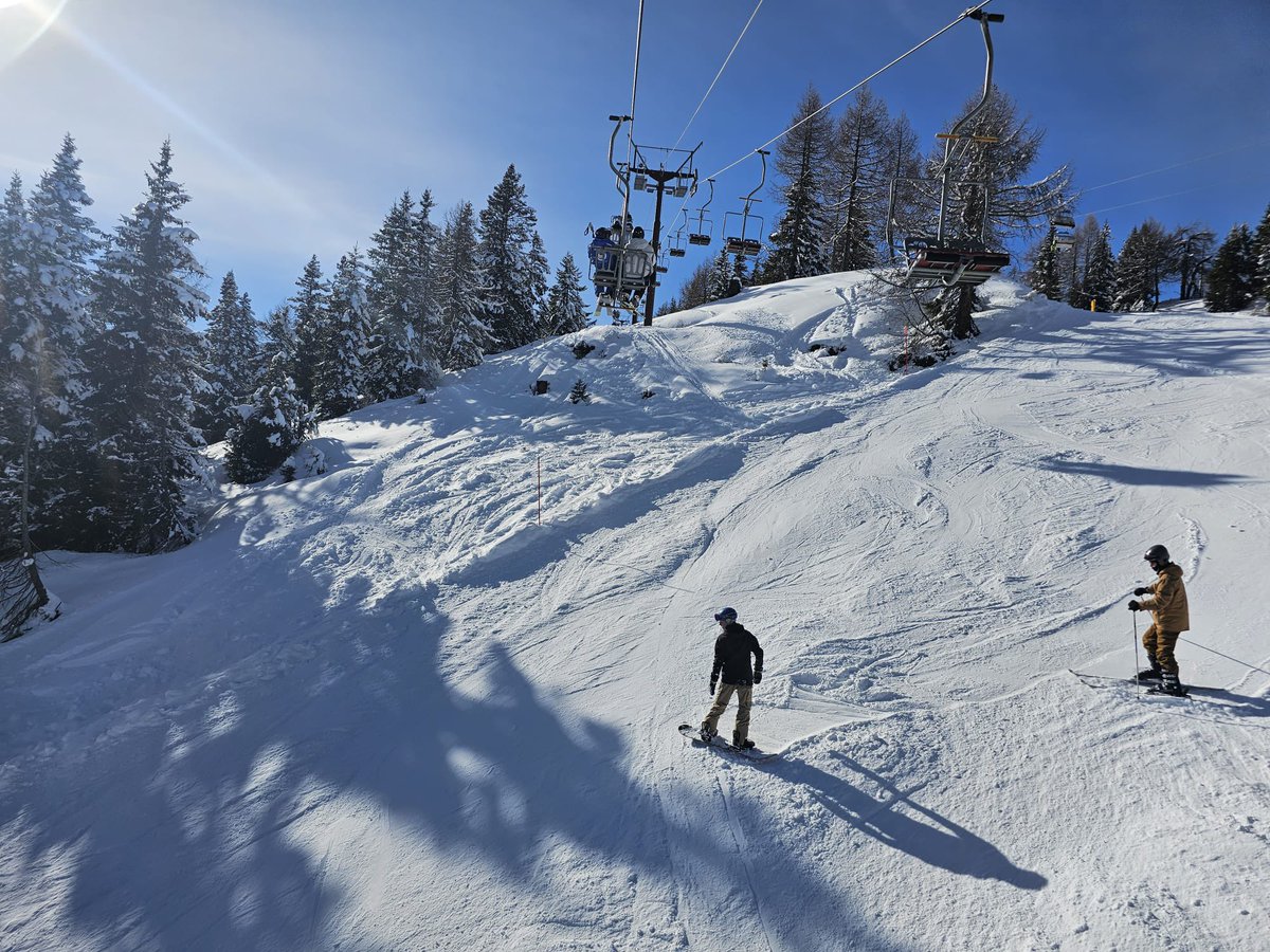 Gatewaysskitrip's tweet photo. Beautiful day skiing in the sunshine.  All safely down the hill and ready for our après ski activities….  More photos to follow later on Facebook… https://t.co/ZD0YH8Rnmn