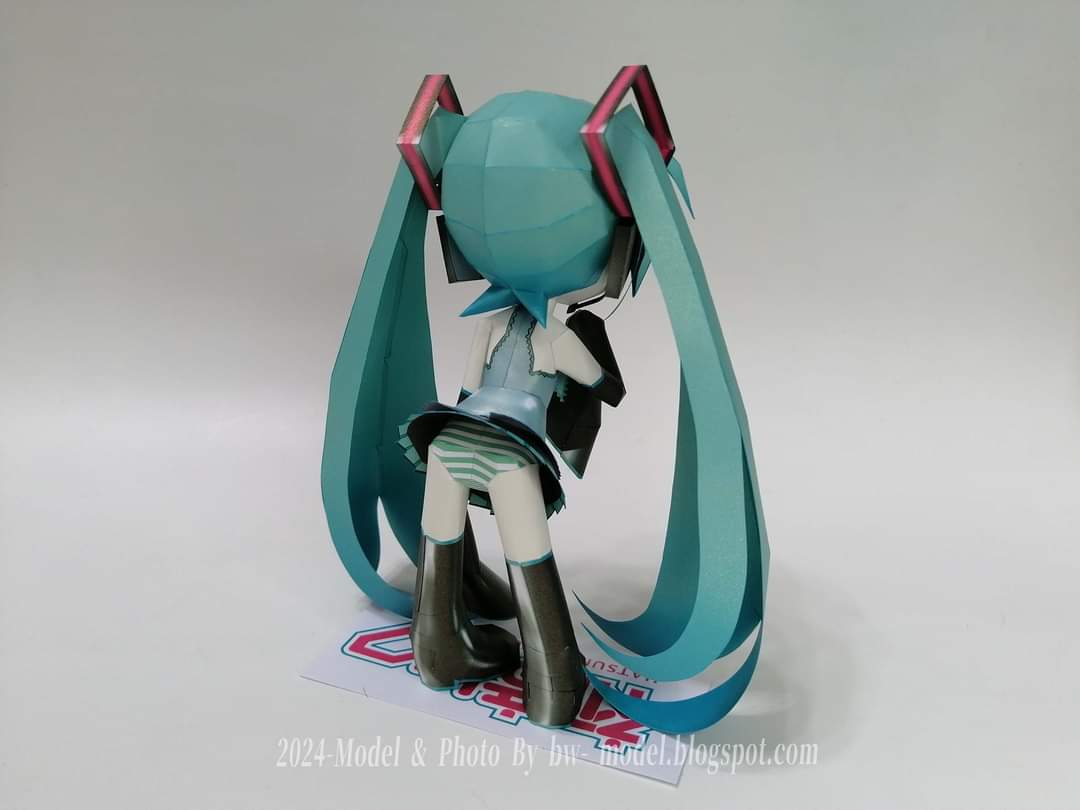 HaitokuPaper's tweet photo. 紙模型：Vocaloid 初音未來(Q版)
設計：左左
紙模出處：https://t.co/idSVO7M4ye
免費公開紙模紙模~~~

實際製作過程影片~~~
https://t.co/2nWBEUulyb

#vocaloid
#miku
#ペーパークラフト 
#papercraft https://t.co/ekoZYmDII8