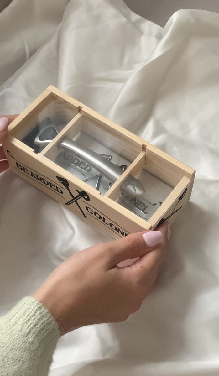 BeardedColonel's tweet photo. -Luxury VIP Stainless Steel Handcrafted Handle
-3 Sharp Shaving Heads (with edge trimmers)
-Reusable Storage Tin
-VIP Lifetime Membership Access Card

Free tracked postage included!

Check it out here - https://t.co/H7yndMhX3Y https://t.co/2LSV5ejzhq