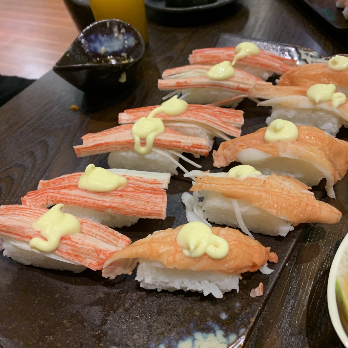 日本でテレビを見てる時の俺
「寿司なんて別に何人が作ろうがどんな見た目しようがその土地で愛されていればいいじゃん。食文化の多様性を否定して偉そうに『本物の寿司』を押し付けて優越感に浸るのは感心しないな」

中国内陸部に2ヶ月滞在俺
「おいふざけるな！本物の寿司を俺に食わせろ！！！！」