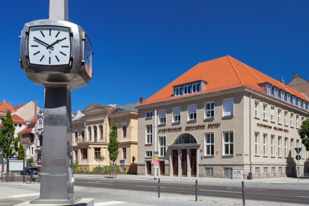 Ausstellungsüberarbeitung in #Cottbus ist auf dem Weg: MigOst-Projektteam übergibt Stadtmuseum fertiges Ausstellungskonzept🥳
Die Eröffnung der Ausstellung ist für Herbst 2024 geplant.