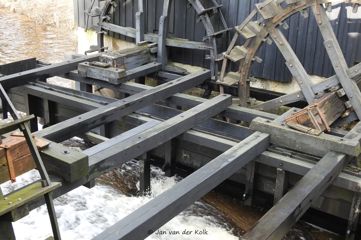 BekiekTwente's tweet photo. De Oostendorper watermolen uit 1548 is de oudste dubbele watermolen van ons land en wordt nog regelmatig gebruikt.
Info op: https://t.co/ry1puTDH59 
#Haaksbergen #Hoksebarge #SterInTwente 
#Twente #BekiekTwente https://t.co/sjjqQi9v13