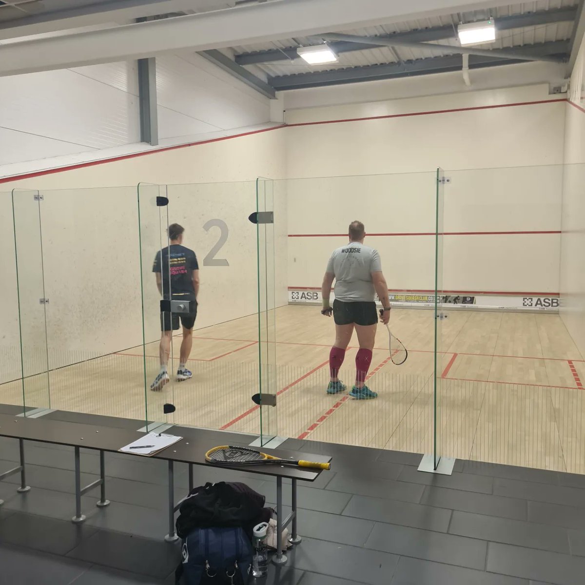 GroveSquashClub's tweet photo. Grove 4 carried on their fantastic start to the season against Grantham 5. Simon and Dave both won 3-1 before Jamie and Danny picked up 3-2 victories in the matches of the night. Adam made sure the full 20 points were collected. @NottsSquash #nottssq6 https://t.co/QjYQbZp1a8