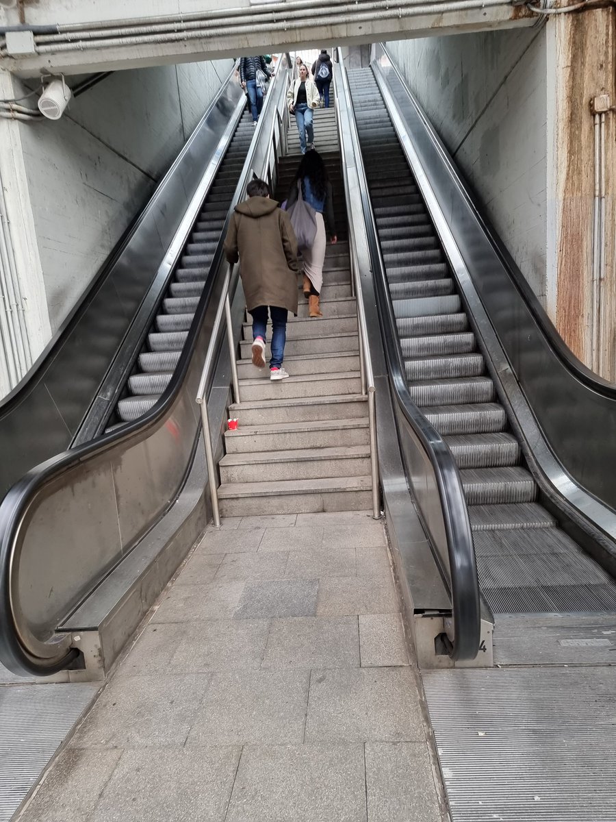lirecasander's tweet photo. @Renfe que no funcionen las escaleras de salida de Príncipe Pío a Paseo del Rey desde hace días es algo ya habitual. Que no sólo no las arregléis sino que tanto subida como bajada estén paradas ya parece cachondeo. https://t.co/z7cyxh3MBX
