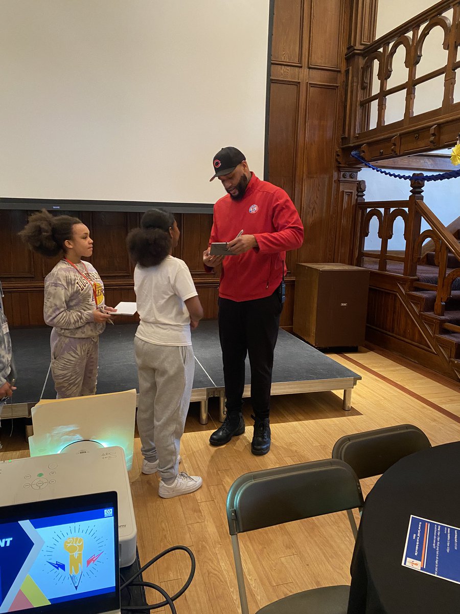 LisaMeade23's tweet photo. Kids even asked for autographs! Powerful presentation by Mr. Rashaun Freeman. #schenectadyrising https://t.co/Hb23pSRbhg