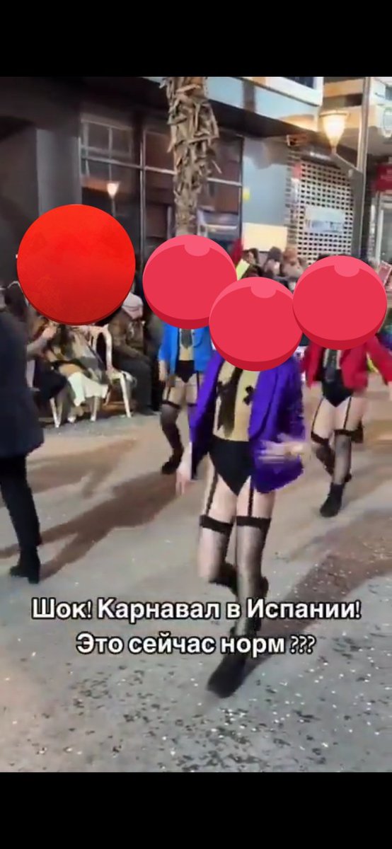 MellamanSiL's tweet photo. Se está viralizado el vídeo grabado de unos carnavales en Torrevieja, donde en el desfile aparecen menores vestidos como veis aquí 🤦🏻‍♀️

Ropa a todas luces sexualizada que imitan lencería adulta, con una bandera de España o LGTBI a la espalda.

Pregunto ¿Hay alguien al volante?+ https://t.co/tTRhF3PnYC