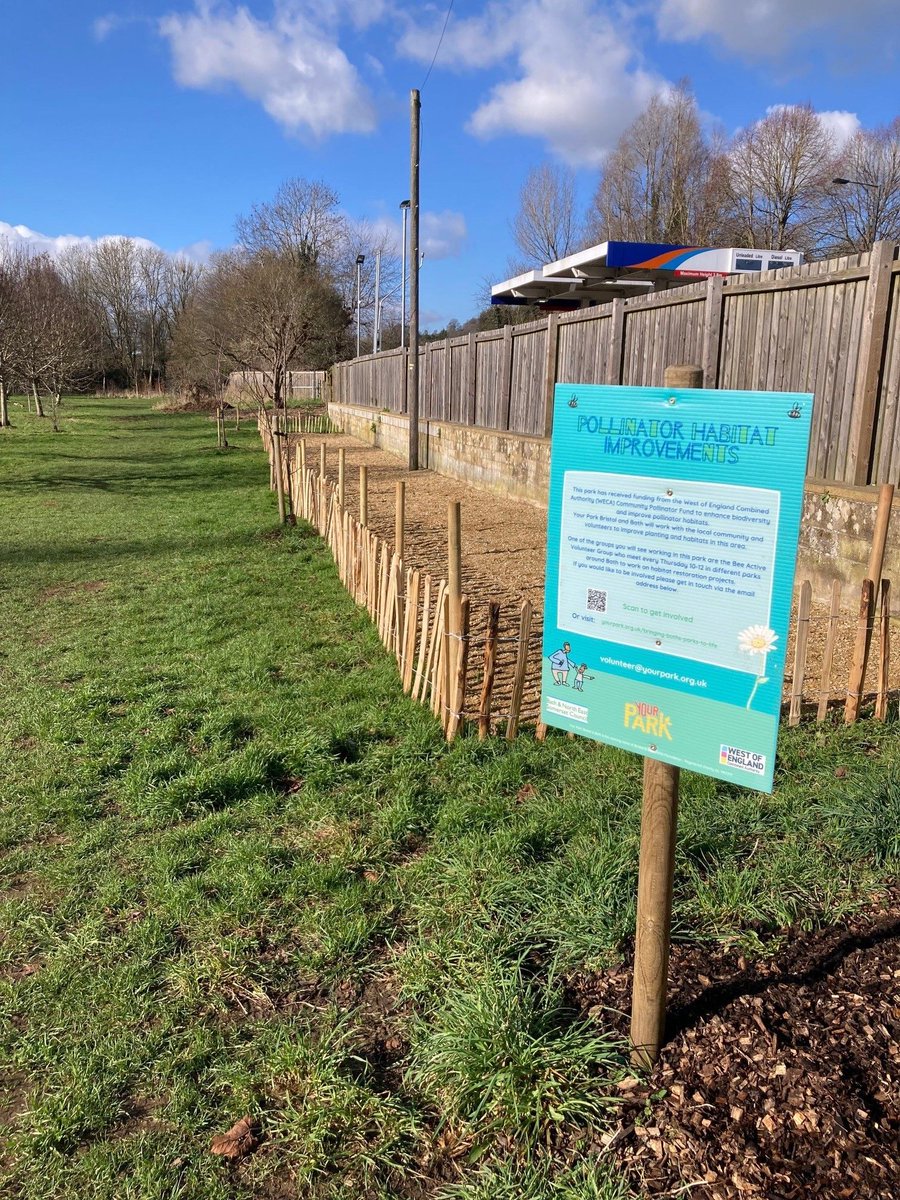 Taking advantage of the sunny start to the week in #Bath yesterday 🙌💚

We got stuck in with some #treeplanting at Widcombe Crescent and fence building at Newbridge Open Space to help protect the freshly seeded #meadow 🌼🌱

#LoveYourPark #Nature #Biodiversity #Parks