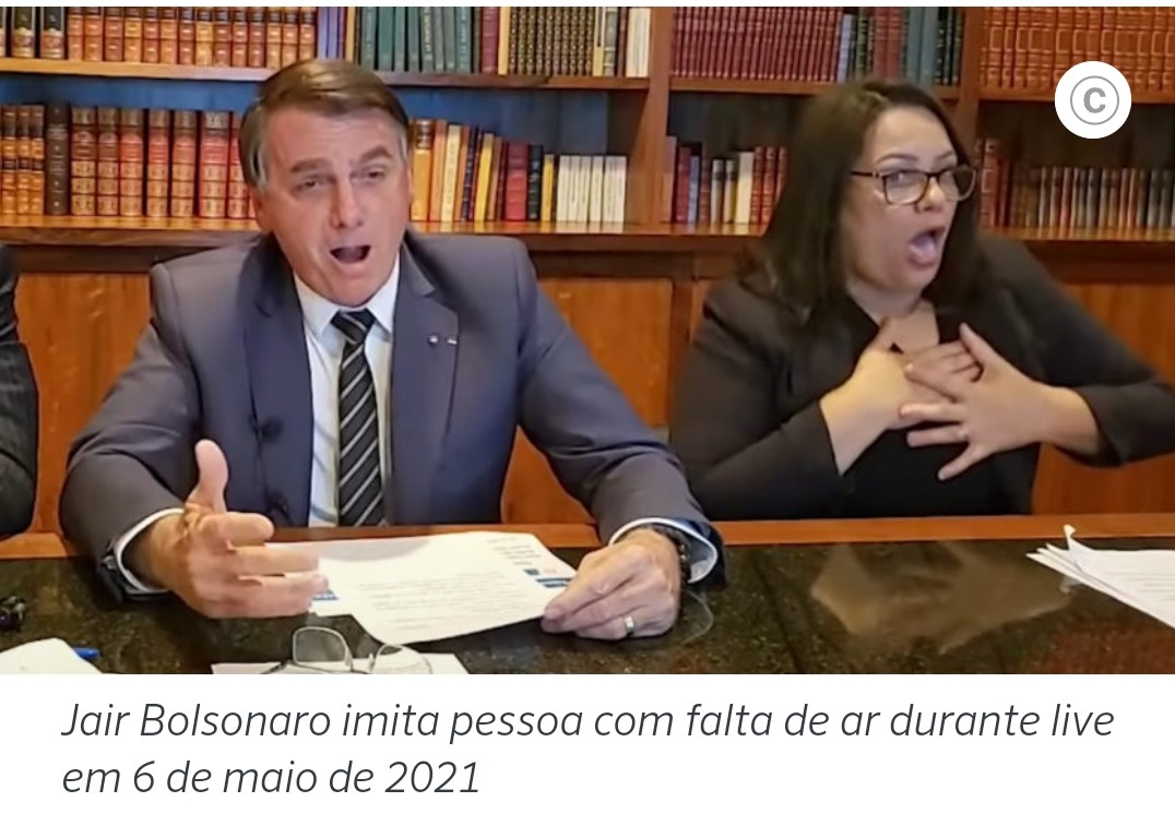 Essa imagem é para aqueles que ainda acreditam nas mentiras de jair bolsonaro, o messias do golpe. 
Em live, ele imita um paciente sufocando. A gravação é de 6/5/21. Maio terminou com quase 450 mil brasileiros mortos ...