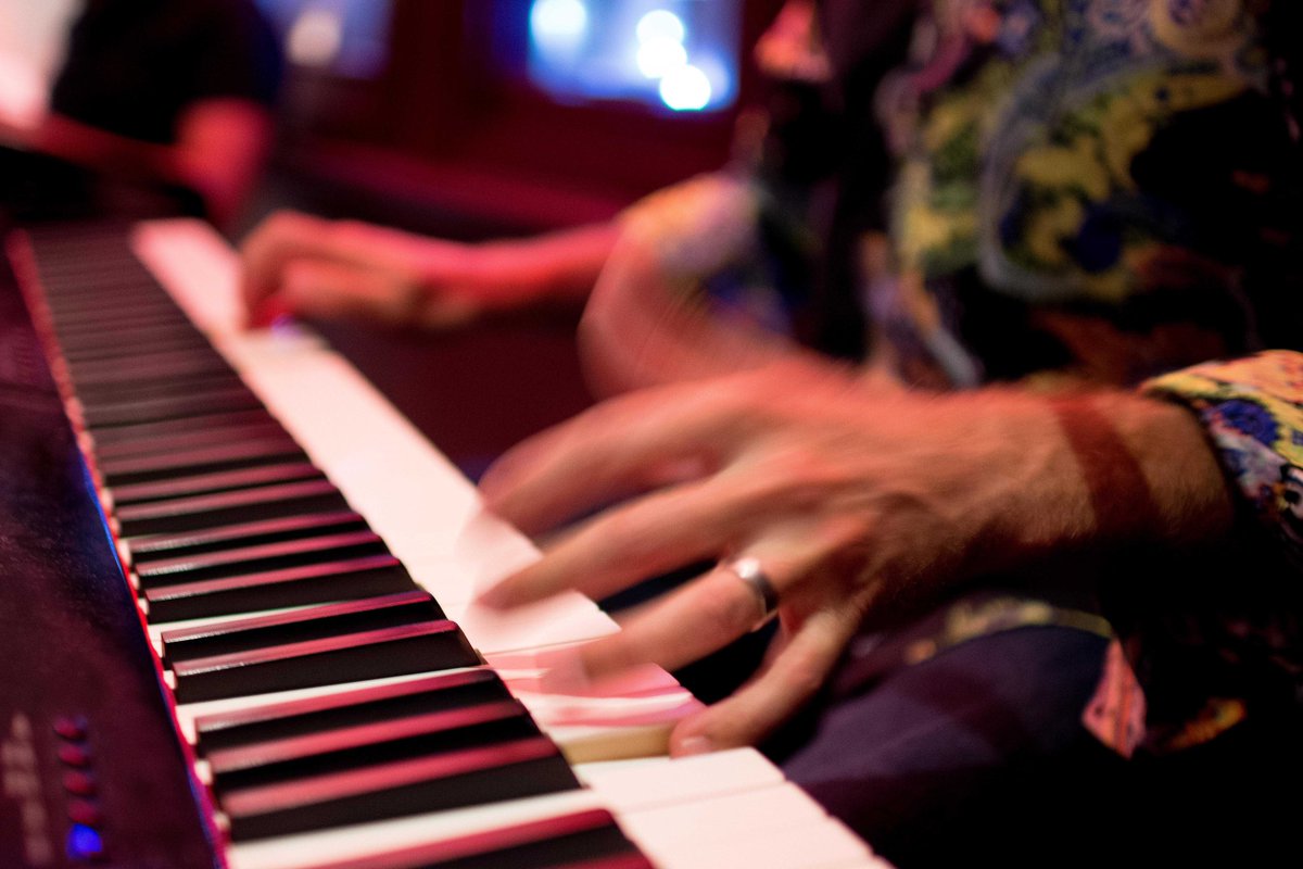 Confirming last few tables for #ValentinesDay! 1st sitting inc. Piano Bar w/ @RobinPianoMan: 6pm, 6:30pm, 7pm (piano bar 8-11pm) – £50 p/p Dining only: 8:15pm, 8:45pm, 9:15pm (no Piano Bar) – £45 p/p delucacucina.co.uk/valentines-day… #Valentines #Cambridge @lovecambridge_