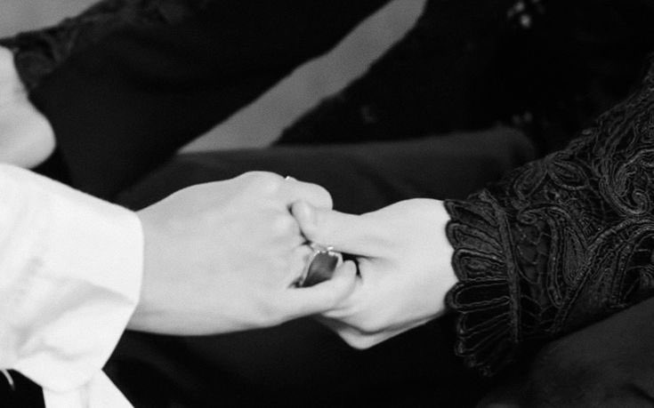 Ds3Tai's tweet image. っ ᪲ˀ  ☆ ͡ ͏Mini Au #Jaeyong﹗! 

𔓕  Donde Jaehyun trabaja apropiándose de lo ajeno y en una de tantas le roba el teléfono a un chico de ojos bonitos al cual le terminaría hablando por twitter. 

O donde Taeyong no cree que el ladrón que le robó tuviera el descaro de hablarle.