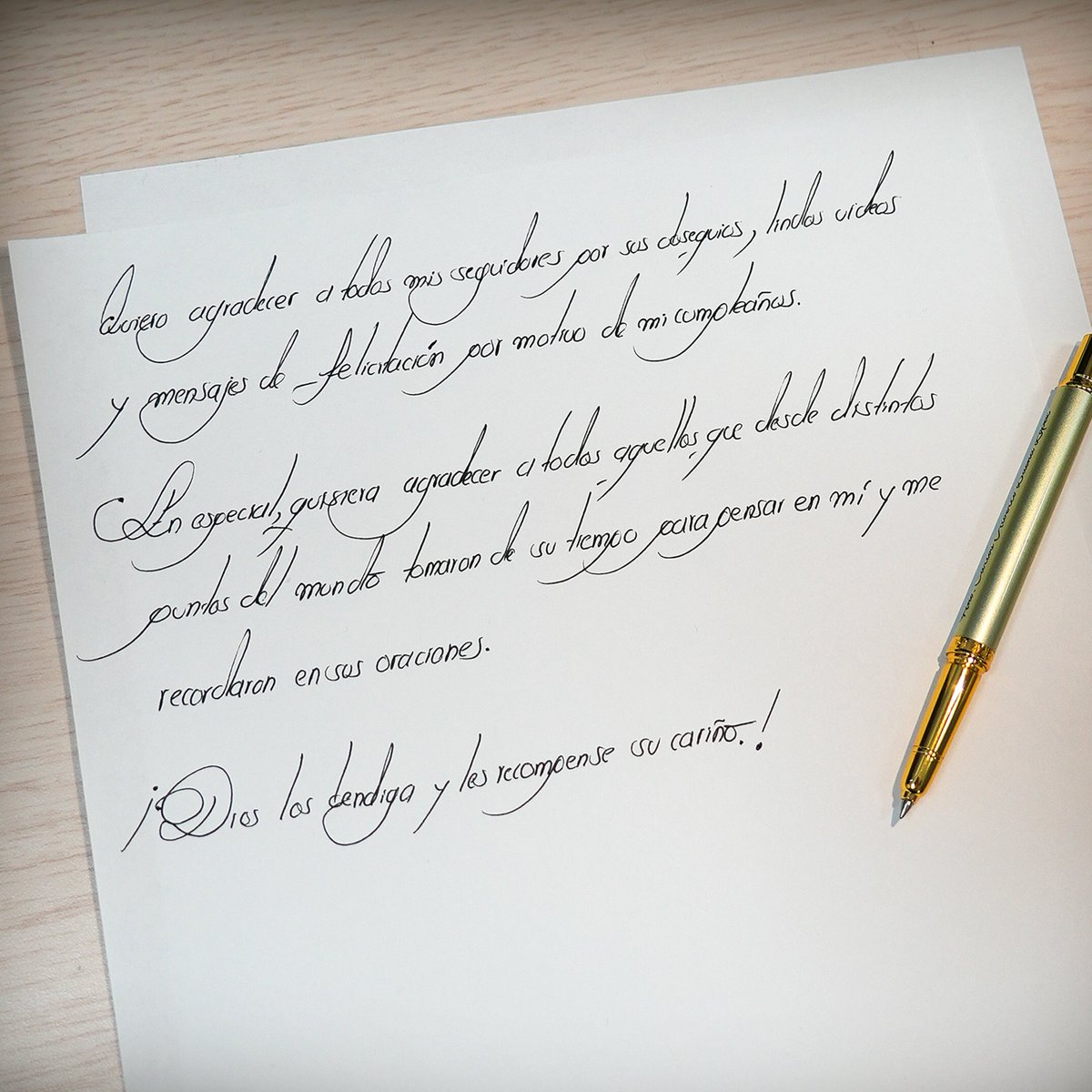 MLPiraquive's tweet photo. Quiero agradecer a todos mis seguidores por sus obsequios, lindos videos y mensajes de felicitación por motivo de mi cumpleaños.

En especial, quisiera agradecer a todos aquellos que desde distintos puntos del mundo tomaron de su tiempo para pensar en mí y  me recordaron en sus oraciones.

¡Dios los bendiga y les recompense su cariño!
