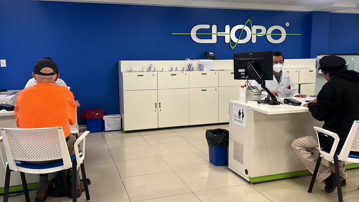 karandsam's tweet photo. @LabMedicoChopo tu fila exclusiva que tus colaboradores no respetan… mejor quitar el señalamiento si no existe tal cosa! Sucursal Santa María, CDMX https://t.co/EULd4HfqPt