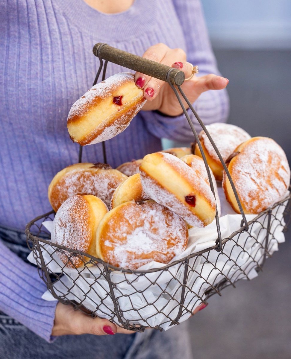 Pitchounbakery's tweet photo. Let the good times roll! Today is #FatTuesday, or #MardiGras in French, and #tradition dictates that we celebrate with #beignets! We also #indulge in our famous and authentic #Bugnes! 
Enjoy, because it's only today! 
Happy Mardi Gras 💜💛💚 https://t.co/AfCE39q2A4