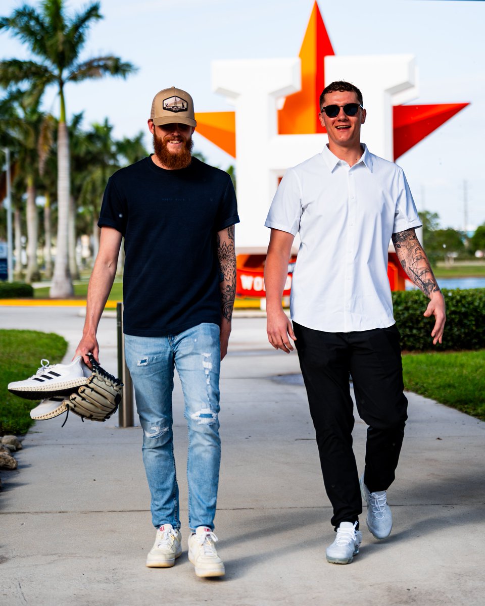 Astros fans, wake up! Pitchers and Catchers are arriving! 🙌