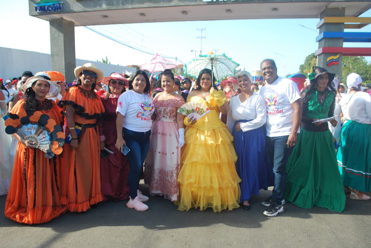 Marelys Castro Rodríguez (@marelyscastror) on Twitter photo 📌Así se vivió el gran desfile de los "Carnavales Falcón 2024" Municipio Miranda en compañía del Gob. <a href="/v_clarkb/">Víctor Clark Boscán</a> el sector Educativo de Falcón y comunidad cargado de mucha alegría, creatividad y color resaltando nuestras culturas y tradiciones.
<a href="/NicolasMaduro/">Nicolás Maduro</a>
<a href="/_LaAvanzadora/">Yelitze Santaella</a> 📌Así se vivió el gran desfile de los "Carnavales Falcón 2024" Municipio Miranda en compañía del Gob. <a href="/v_clarkb/">Víctor Clark Boscán</a> el sector Educativo de Falcón y comunidad cargado de mucha alegría, creatividad y color resaltando nuestras culturas y tradiciones.
<a href="/NicolasMaduro/">Nicolás Maduro</a>
<a href="/_LaAvanzadora/">Yelitze Santaella</a>