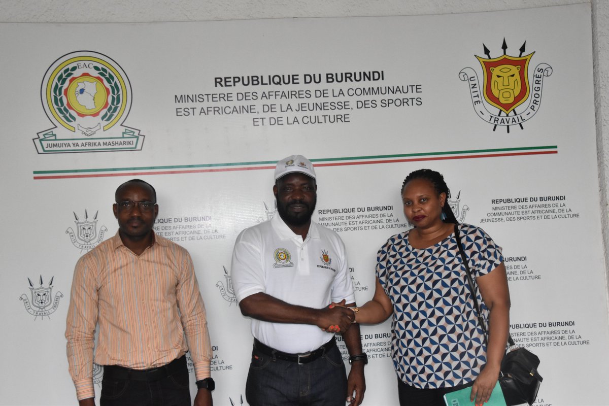 MinJSCBdi's tweet photo. Ce 13 Février 2024, SE le Ministre @MinEACJSCBdi  Amb. @GAbayeho  a reçu en audience la Directrice Générale d'Africalia  lead @africalia et le Représentant de Menya Media @MenyaMedia  dans le cadre du projet PASACC BU financé par l'Union Européenne au Burundi @UEauBurundi . https://t.co/Rh9aji0USM