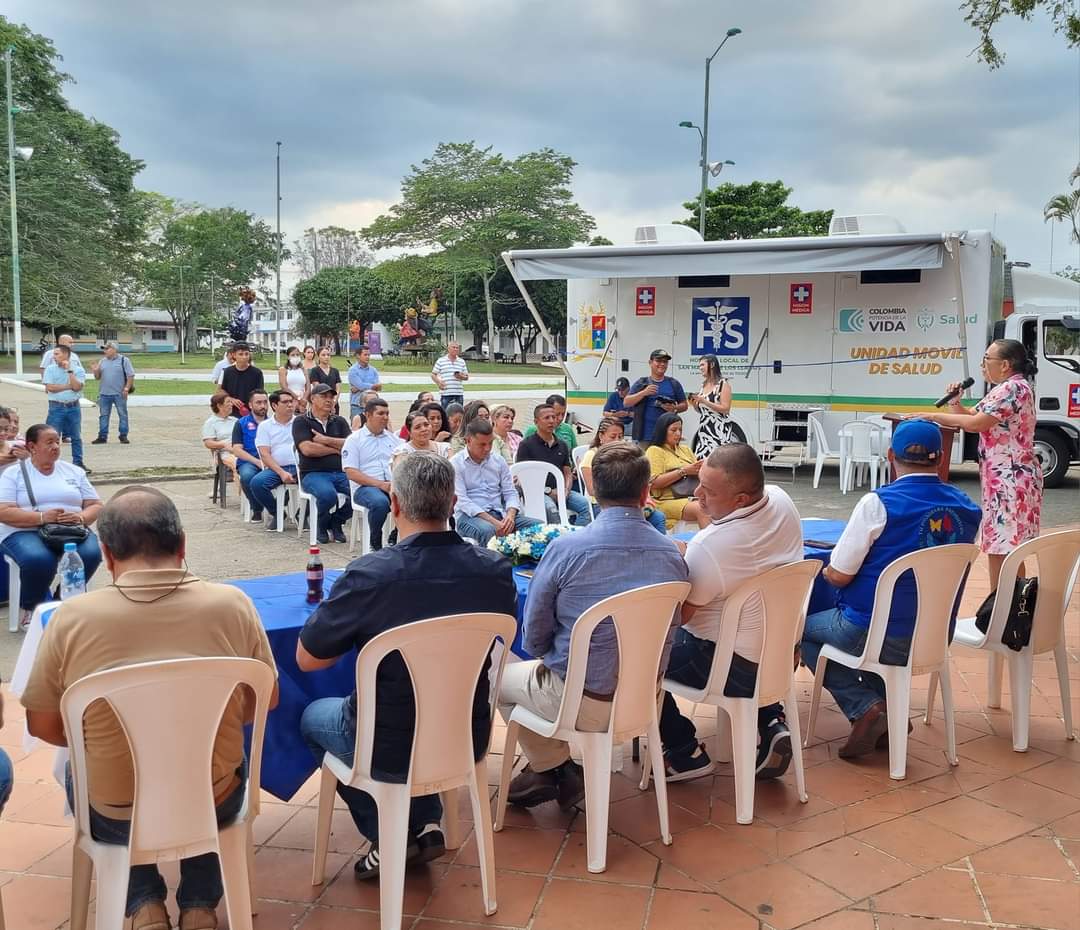 #regional #salud (13-02-2024) ||  <a href="/JuanDiegoMuCa/">Juan Diego Muñoz Cabrera</a> gestiona la unidad móvil de salud para el hospital de San Martín #meta. La nueva unidad móvil permitirá la atención odontológica de los habitantes del sector rural.