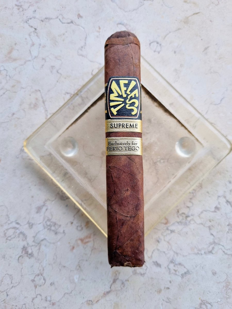 Plenty of strong spice/pepper/burnt coffee on this 'firecracker' of a cigar. The Timeless Supreme on squared box press from Ferio Tego. @FerioTegoCigars @MichaelHerklots #feriotego #michaelherklots