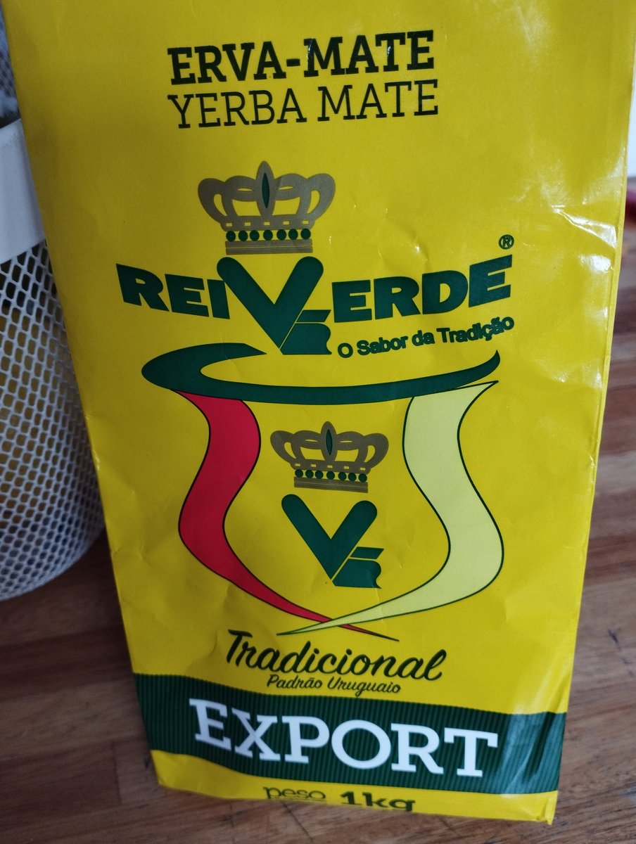 RomuloMChenlo's tweet image. Aviso a los navegantes, en el Chuy, y seguramente en otras fronteras se consigue está yerba que está muy bien. Yo desde hace décadas estoy en el perfil #LaSelva, pero tomo sin asco yerbas potables parecidas. Cuando la cotización llegó a las 2 gambas busqué soluciones. 135 el K