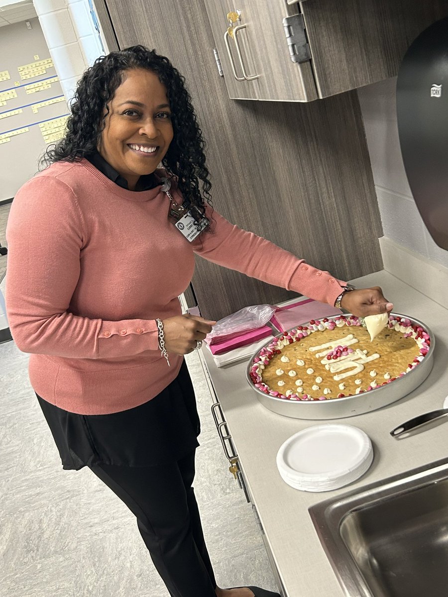 Shout out to our district math coach @thetiffanycurry for baking a cookie cake for our teachers to enjoy during planning. Our campus is blessed to have you! 🥰💘💌 #kindnessmonth