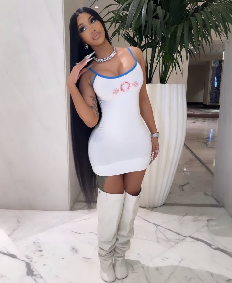@Shawniie560059 @Mercialago3 @BardiGangUpdate Face pretty, body tea, feet small, ass f&t, cute kids, rich asf, multiple careers, most paid female rapper, only female rapper with best rap album Grammy, own business, own her masters, & incredible personality ✨ have a great day #CardiAlwaysWin #CB2COMING 👠