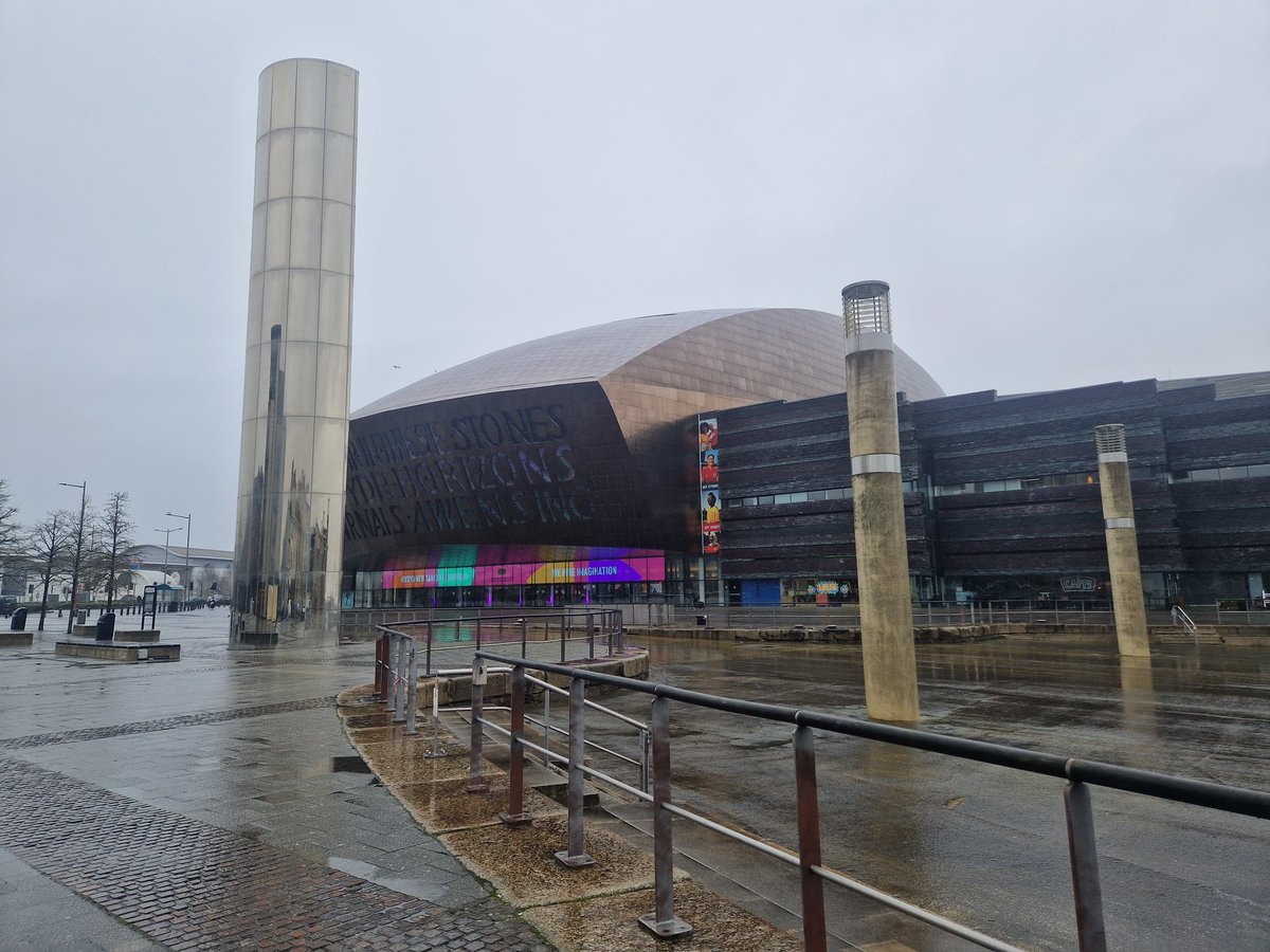 DocWhoPod's tweet image. In readiness for this week's review of the season 3 finale, Jack goes to find Captain Jack to get some answers. New Episode coming this Friday 🎉 #doctorwho #podcast