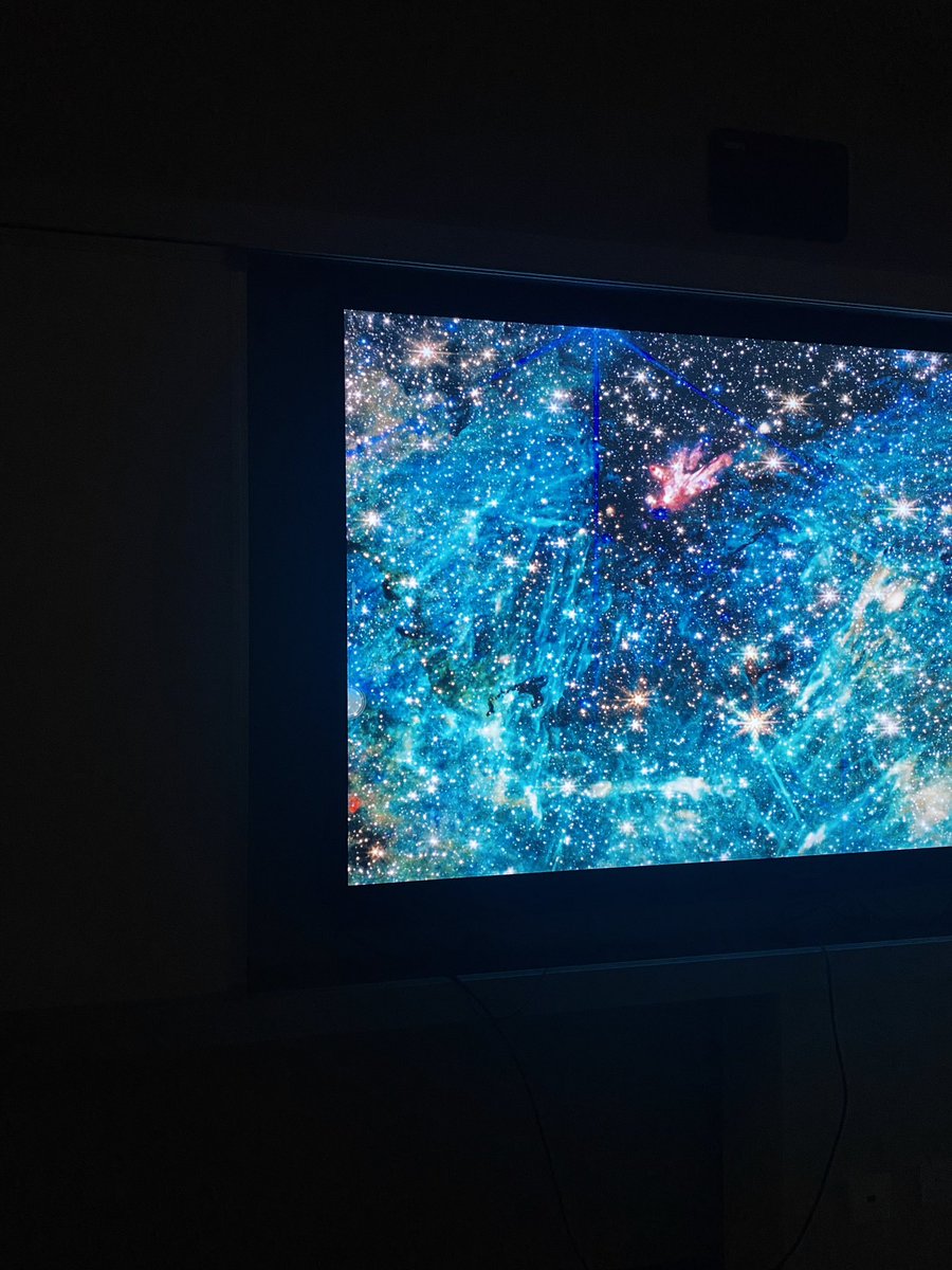 بما إن الشاشات الصغيرة ماعاد تكفي، ماوريتكم آخر الطرق الي صرت أتأمل فيها صور تلسكوب جيمس ويب: