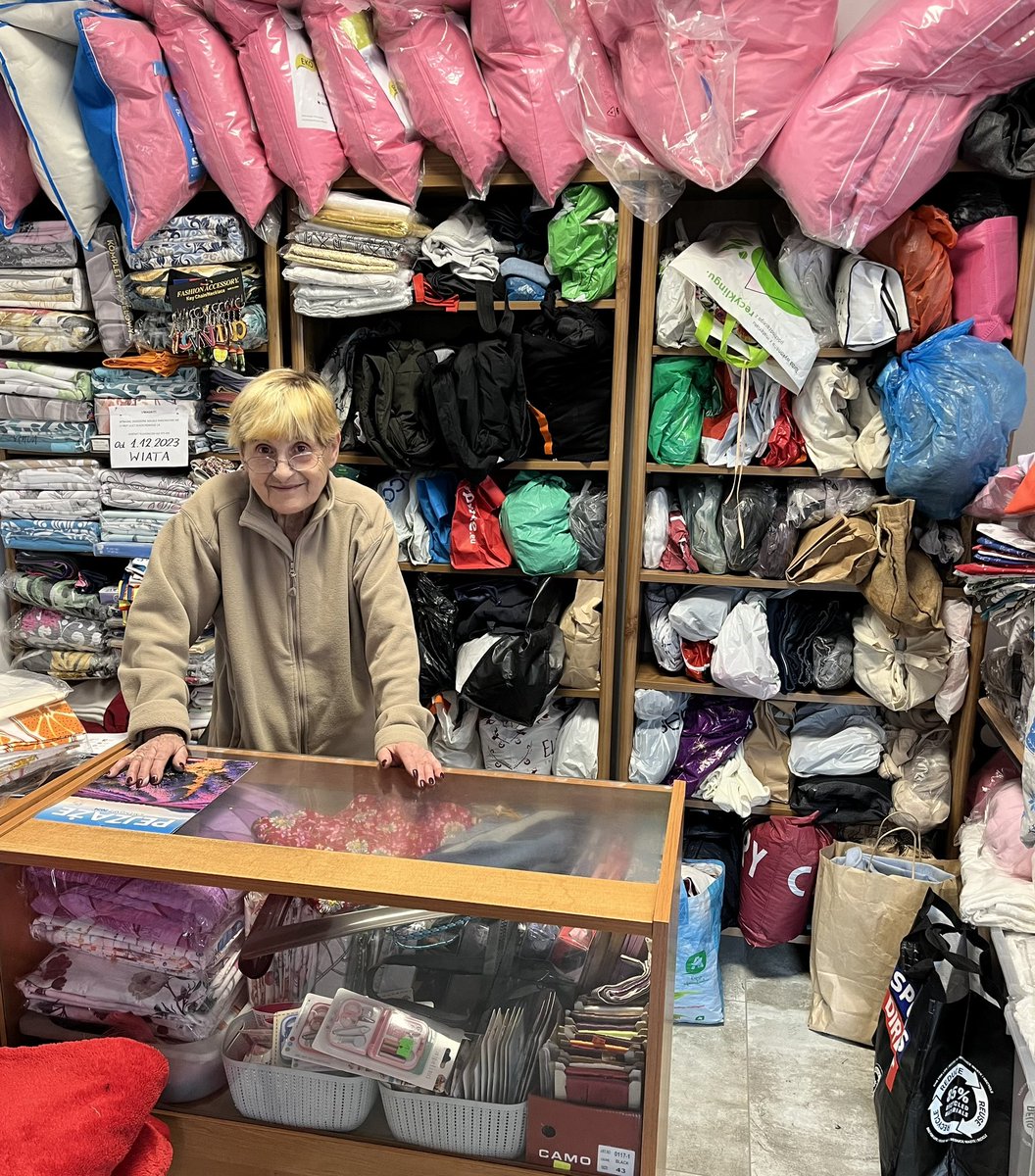 Dziadkowie biznesu 🫶🏻
W Łodzi przy Kusocińskiego 15 pracuje przeurocza krawcowa Pani Irenka. Do niedawna był to drewniany domek, teraz już po remoncie. Wszystkie krawieckie poprawki i przeróbki w skandalicznie niskich cenach wykona w ciągu 1-3 dni.
Warto zajrzeć ❤️