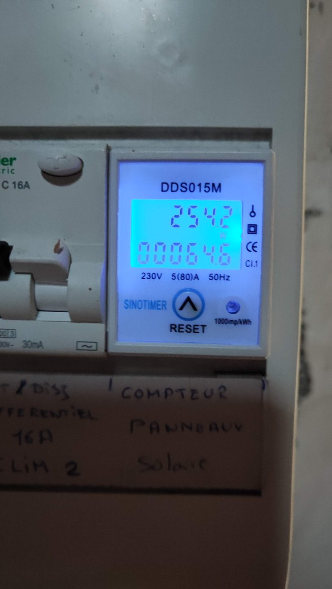 mymyl_com's tweet photo. Nouvelle installation #Energie #solaire
254W seulement 🙄
Mais il est🕓 un 13 Fevrier et le ciel est voilé !
(#photovoltaïques #Trinar 2X400W) https://t.co/nREgkwg6gy